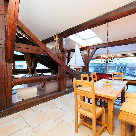 Le Sommet Du Bourg Апартаменты